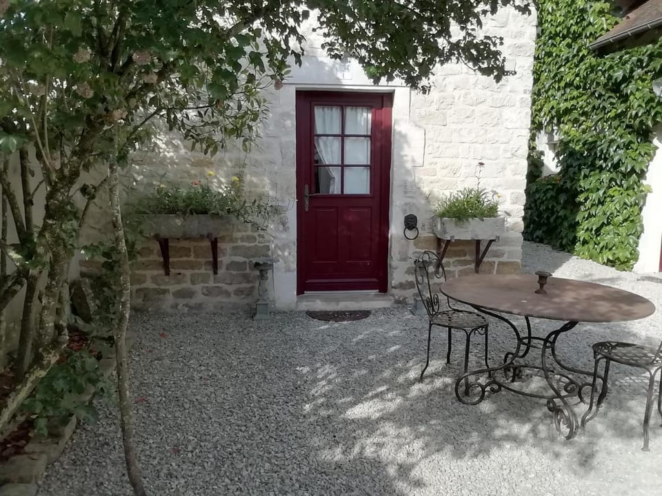 Chambres et table d'hôtes Saint Nicolas, maisonnettes individuelles dans propriété privée Bed and Breakfast in Bourgogne-Franche-Comté