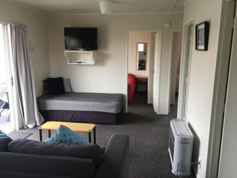 252 Beachside Motels & Holiday Park Campground/ 
RV Resort in West Coast