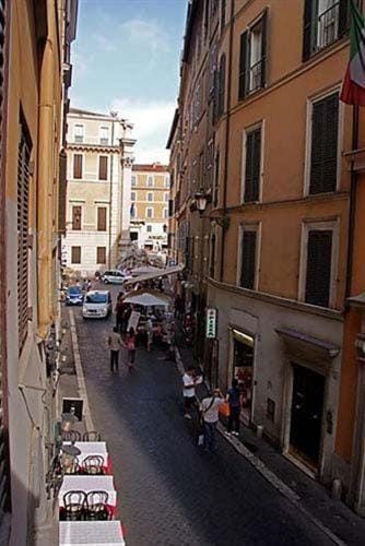 Town House Fontana Di Trevi Bed and Breakfast in Rome