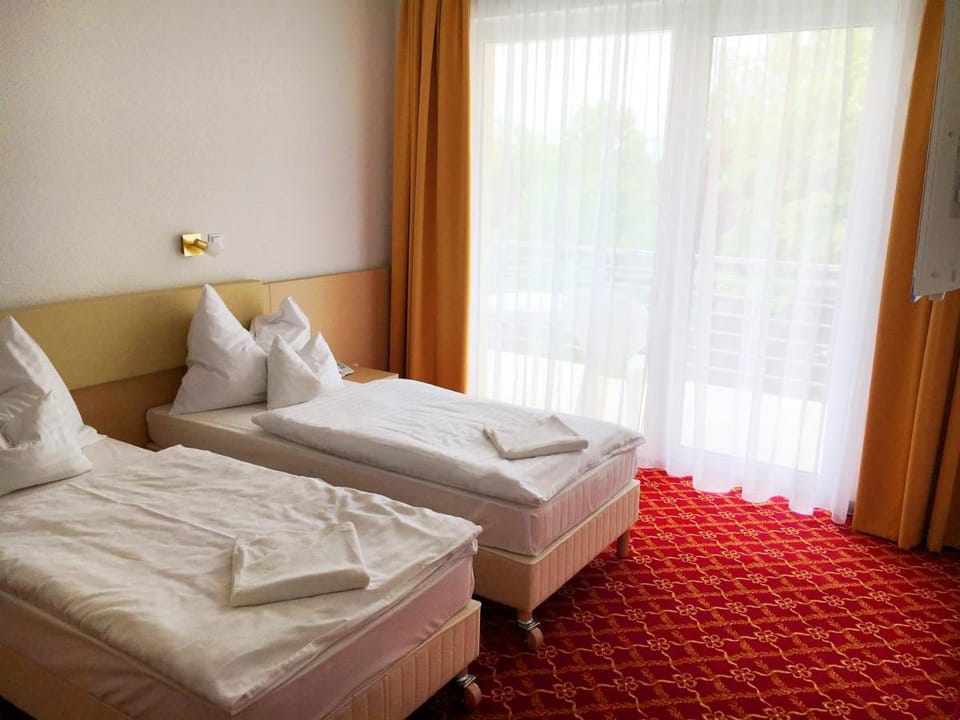 Két Korona Konferencia és Wellness Hotel Hotel in Balatonszárszó
