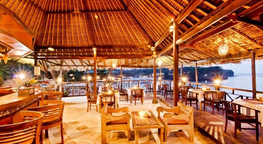 Mushroom Beach Bungalow Hotel in Nusapenida