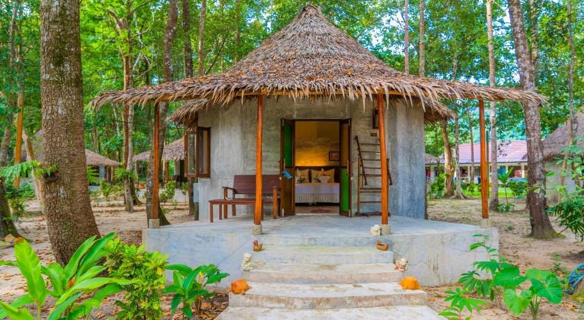 The Tropical Beach Resort Lodge in Koh Chang Tai
