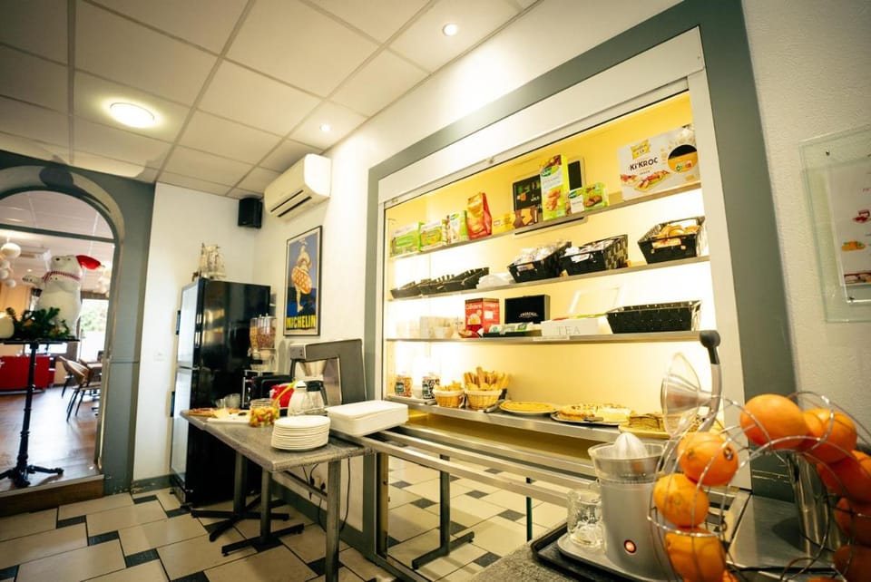 Hotel les Commercants Hotel in Clermont-Ferrand