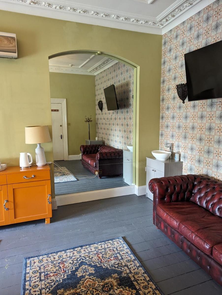 Caspian Hotel Bed and Breakfast in London Borough of Ealing