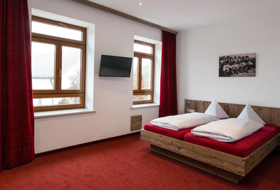 Gasthof zum Hirsch Inn in Tyrol