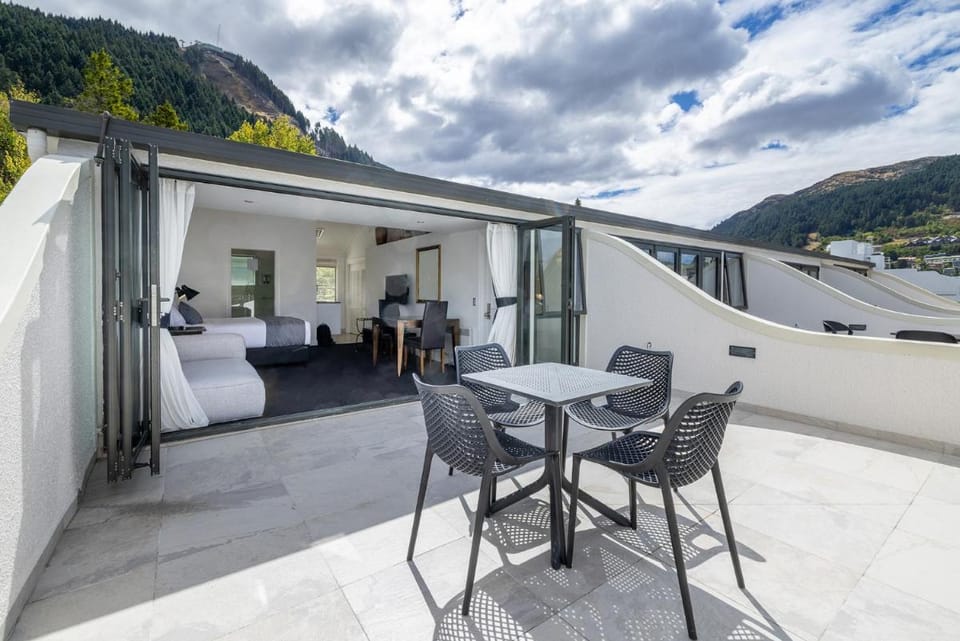 The Waterfront Apartment hotel in Queenstown