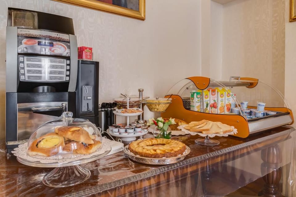 Affreschi Su Roma Luxury B&B Bed and Breakfast in Rome