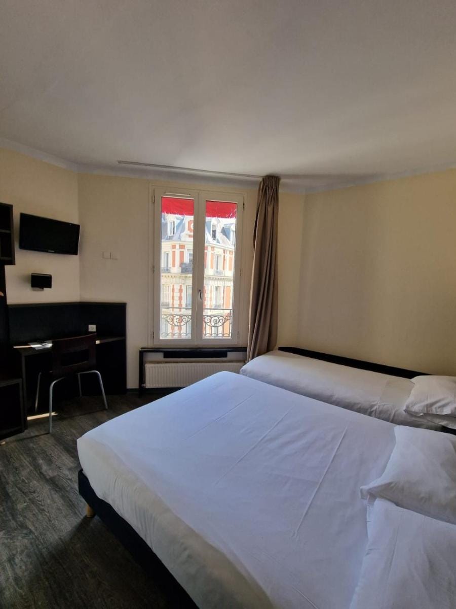 Hôtel D'Anjou Hotel in Levallois-Perret