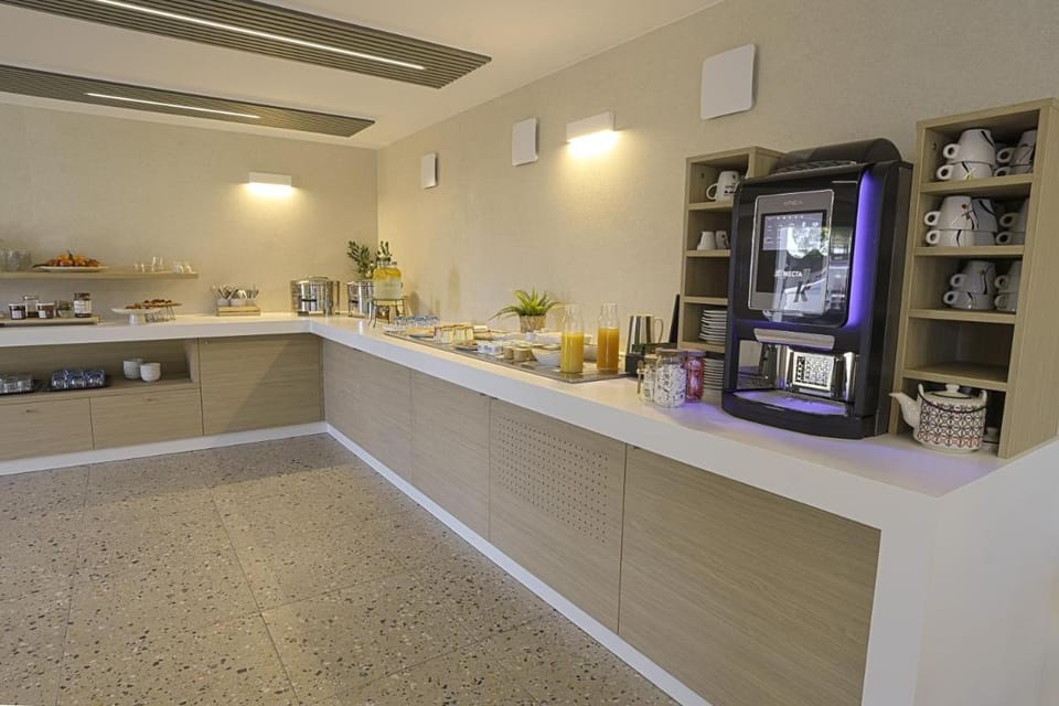 Kyriad Montpellier Sud - A709 Hotel in Lattes