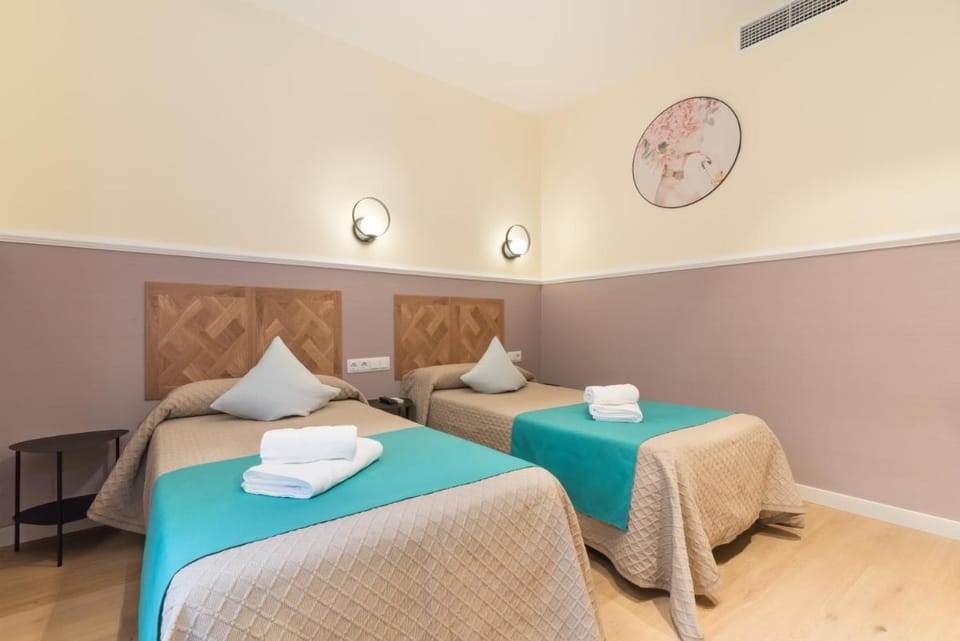 Hostal Evoke Madrid Hostel in Centro