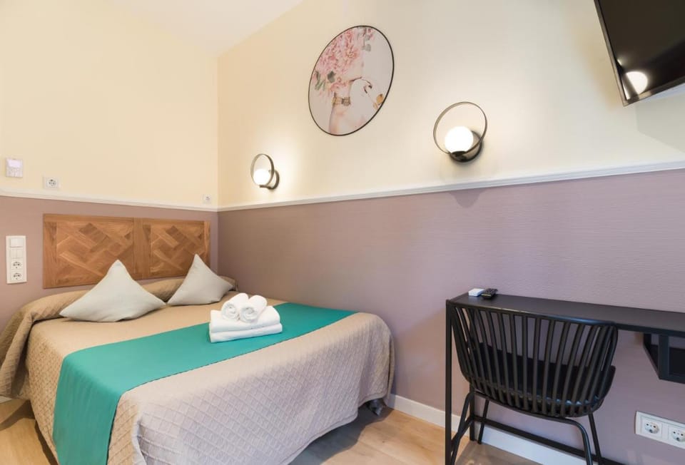 Hostal Evoke Madrid Hostel in Centro