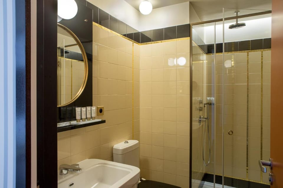 Hotel du Rond-Point des Champs-Elysees - Esprit de France Hotel in Paris