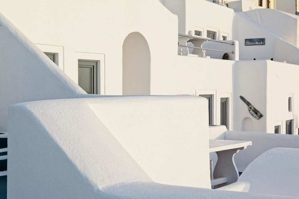 Homeric Poems Hotel in Thera