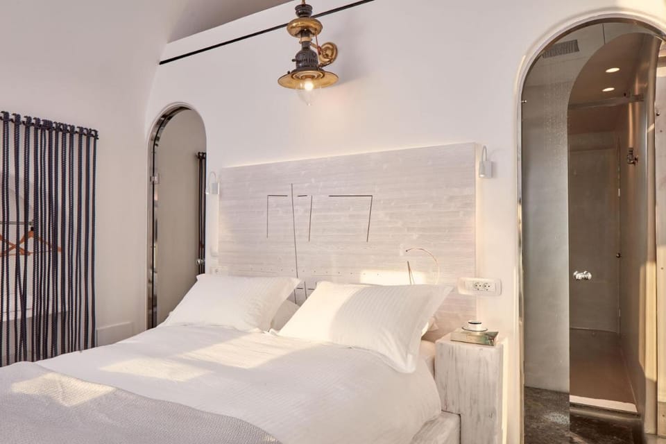 Homeric Poems Hotel in Thera