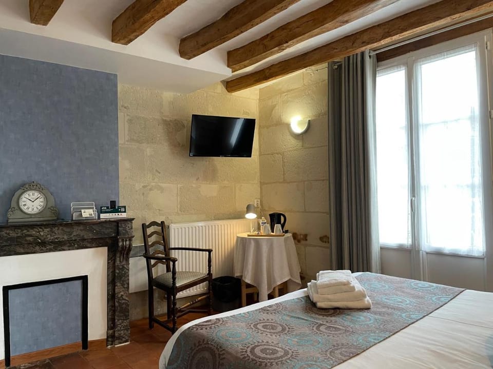 Logis Auberge Le Colombien - Hôtel et Restaurant Hotel in Centre-Val de Loire