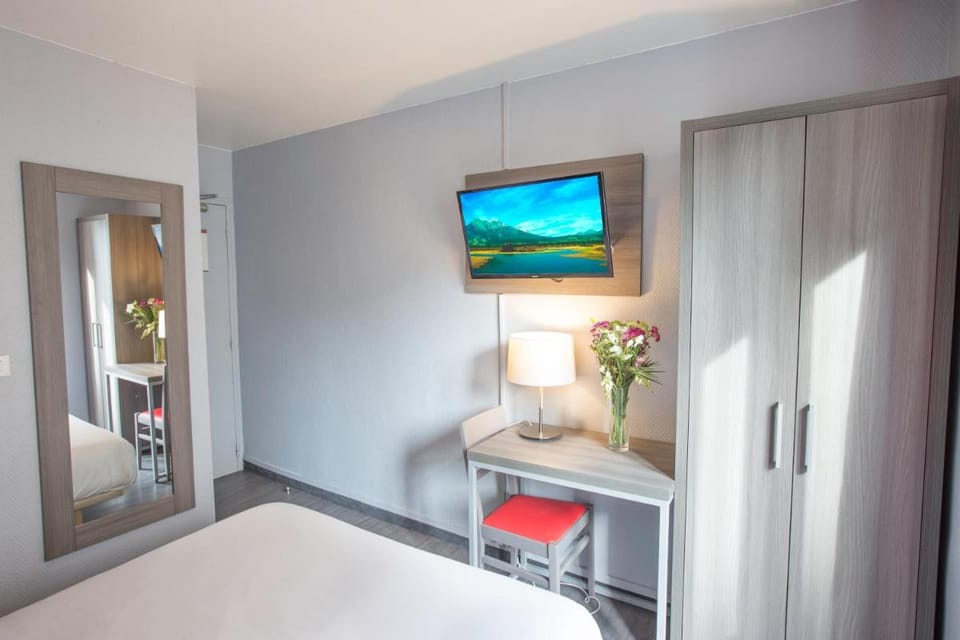 Hipotel Paris PÃ¨re-Lachaise RÃ©publique Hotel in Paris