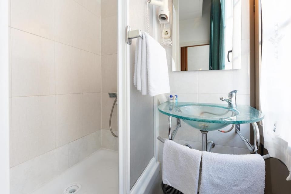 Ciudad Condal Hostal - Paseo de Gracia Bed and Breakfast in Barcelona