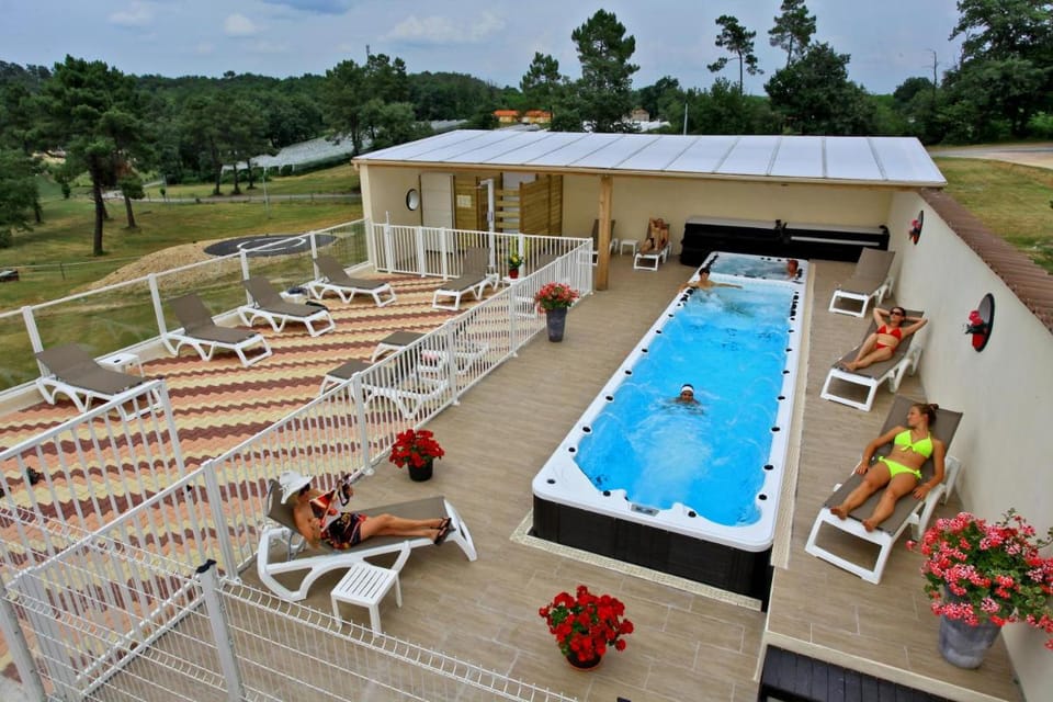 Hotel Restaurant Logis Le Tropicana Hotel in Occitanie