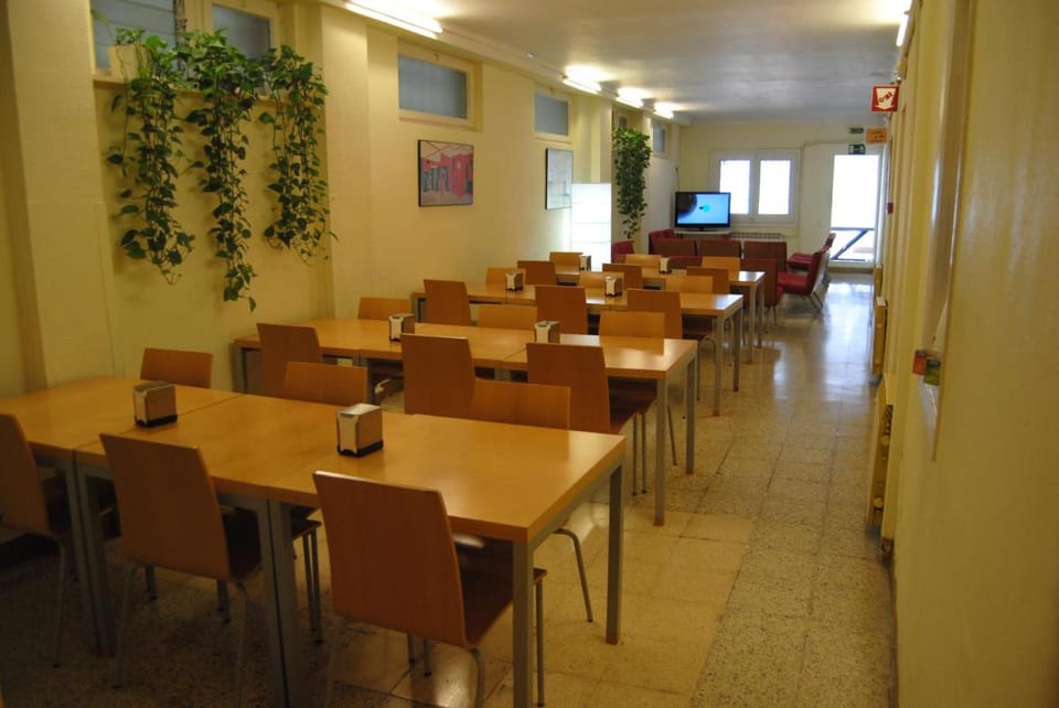 Residencia Albergue Studio Hostel in Barcelona
