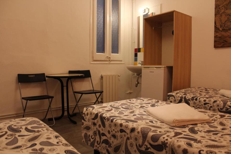 Pensión Arosa Bed and Breakfast in Barcelona