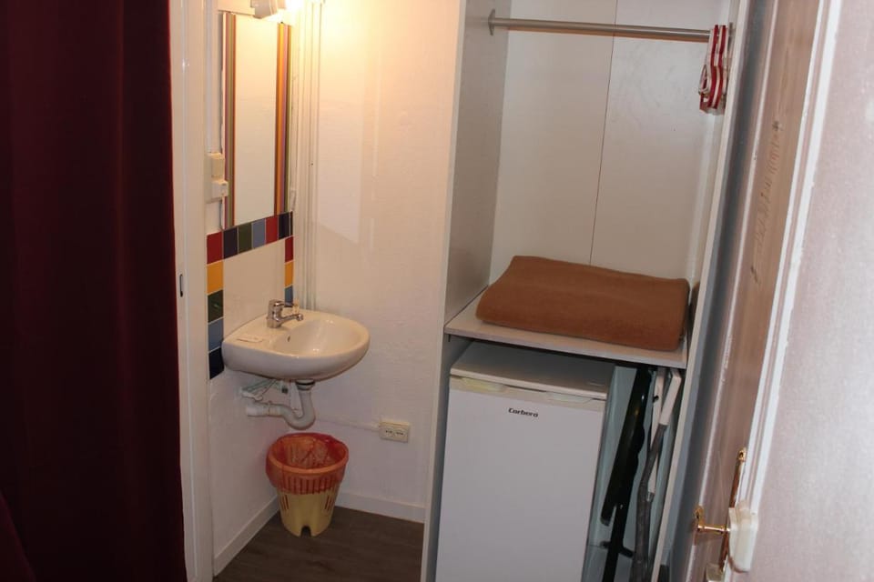 Pensión Arosa Bed and Breakfast in Barcelona