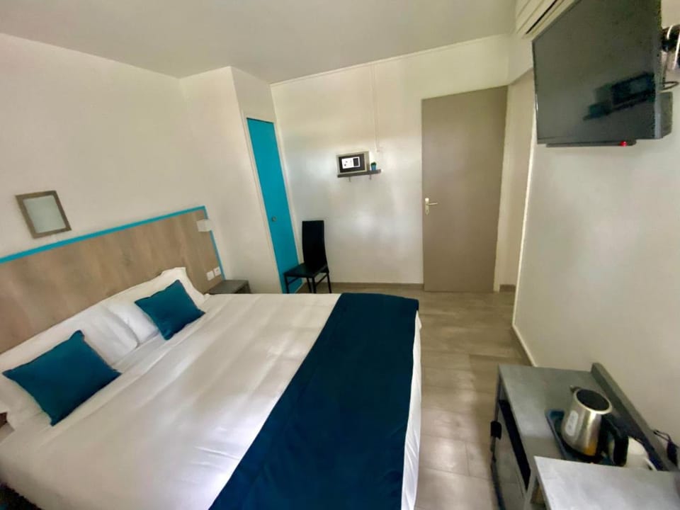 The Originals City, Hôtel Azur, Fos-sur-Mer Hotel in Provence-Alpes-Côte d'Azur