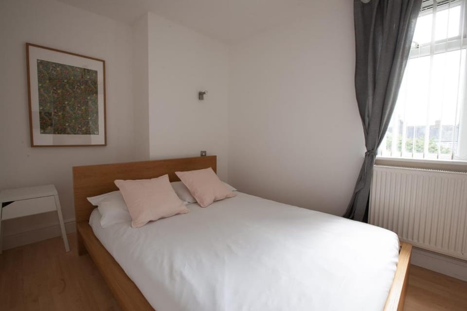 Tooting Rooms & Studio by PrimeCityHosts Bed and Breakfast in London Borough of Croydon