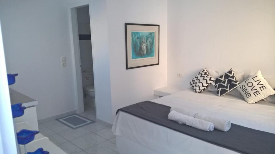 ALMA THERA Boutique Rooms Apartment hotel in Perissa