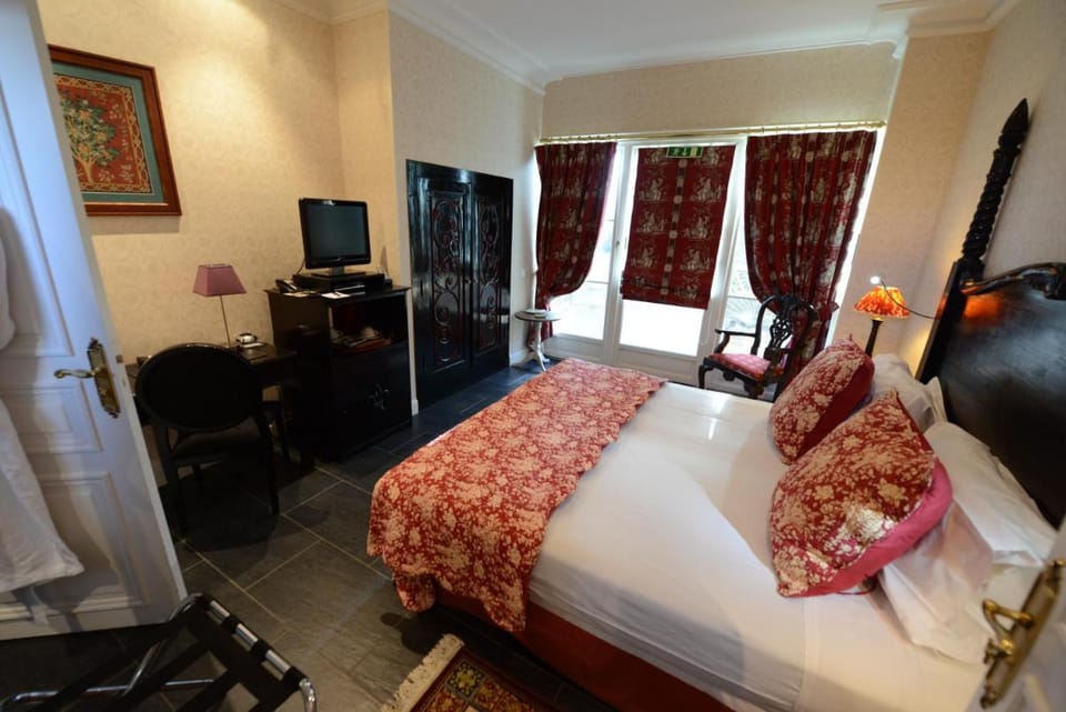 Chateau Du Boisniard Hotel in Pays de la Loire