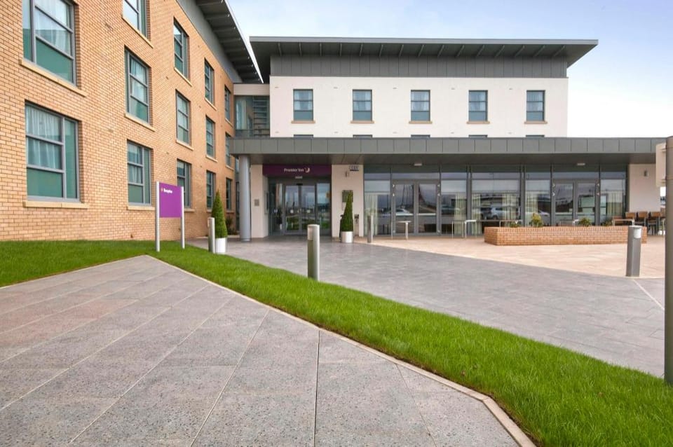 Premier Inn Edinburgh Airport - M9 Jct1 Hotel in Scotland