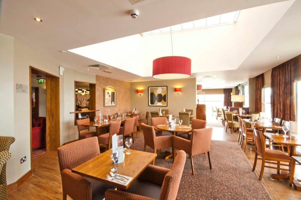 Premier Inn Edinburgh Airport - M9 Jct1 Hotel in Scotland