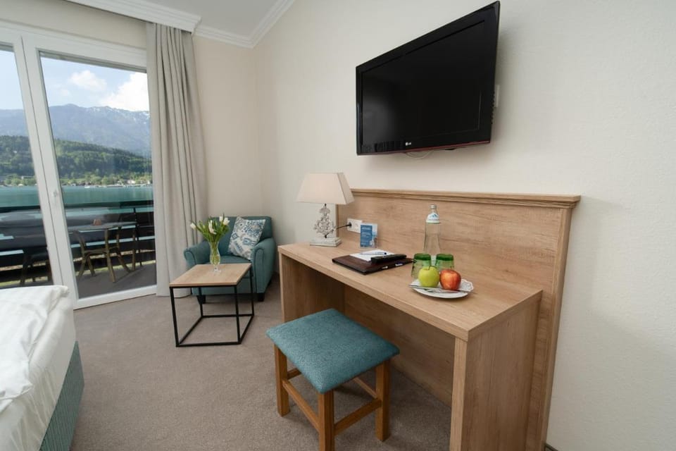 Inselhotel Faakersee Hotel in Villach