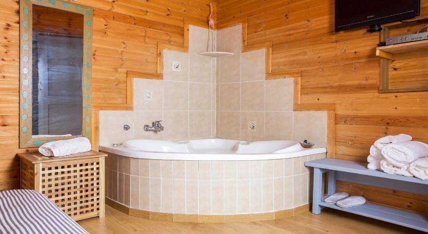 Naomi's B&B Lodge in North District