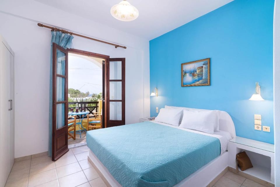 Mandilaria Studios Bed and Breakfast in Santorini