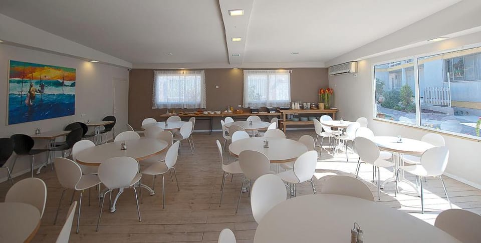 Q Village Hotel - Poleg Beach Hotel in Netanya