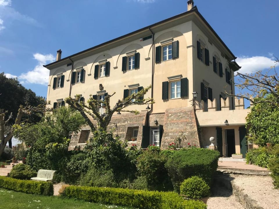 La Ghirlanda Wine Resort Farm Stay in Umbria