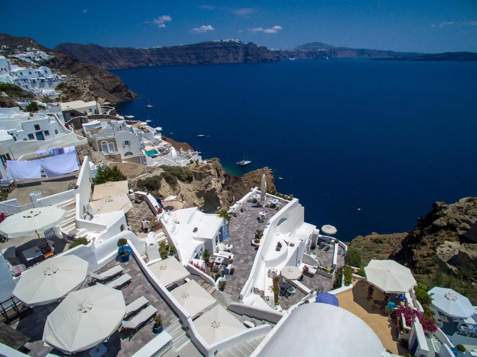 Aris Caves Apartment in Oia