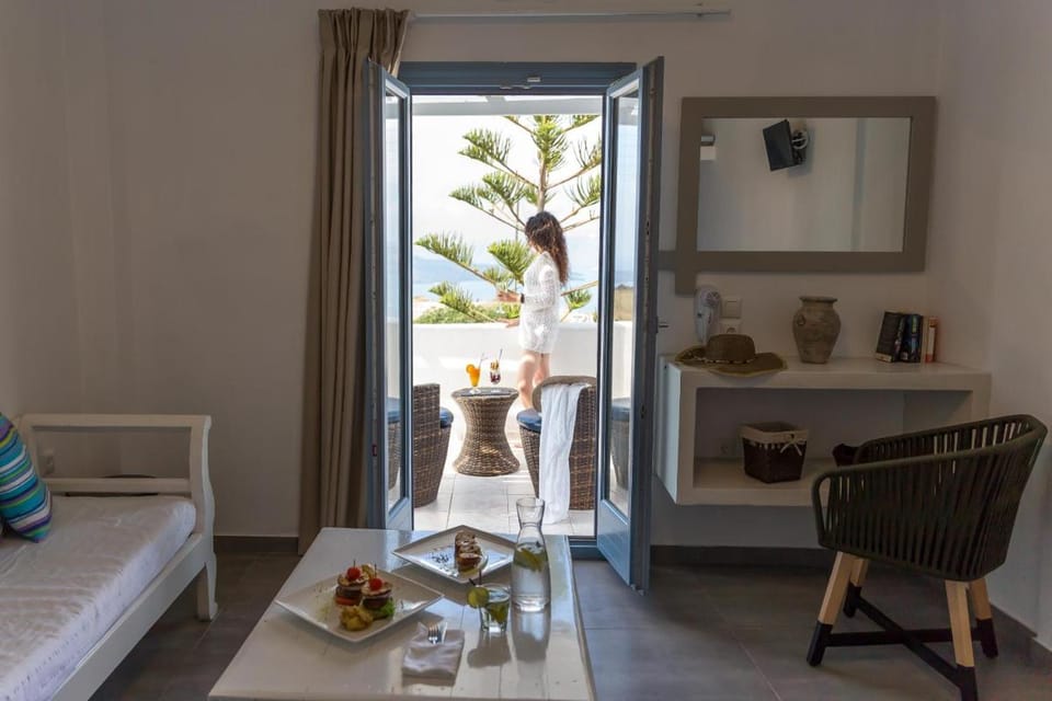 Caldera Romantica Hotel in Santorini