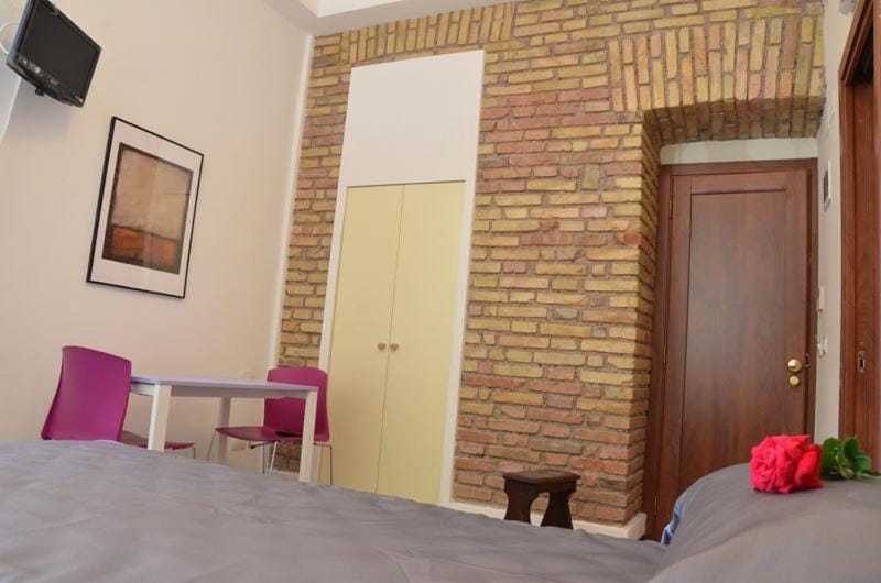 Maison Colosseo (Via dei Querceti 24) Bed and Breakfast in Rome