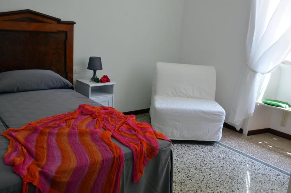 Maison Colosseo (Via dei Querceti 24) Bed and Breakfast in Rome