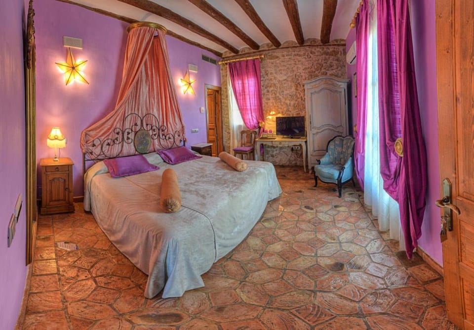 Hotel Boutique Bodegas De Arnes - Adults Only Hotel in Catalonia