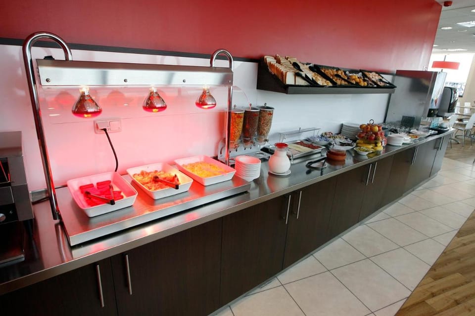 Travelodge Valencia Aeropuerto Hotel in Valencian Community