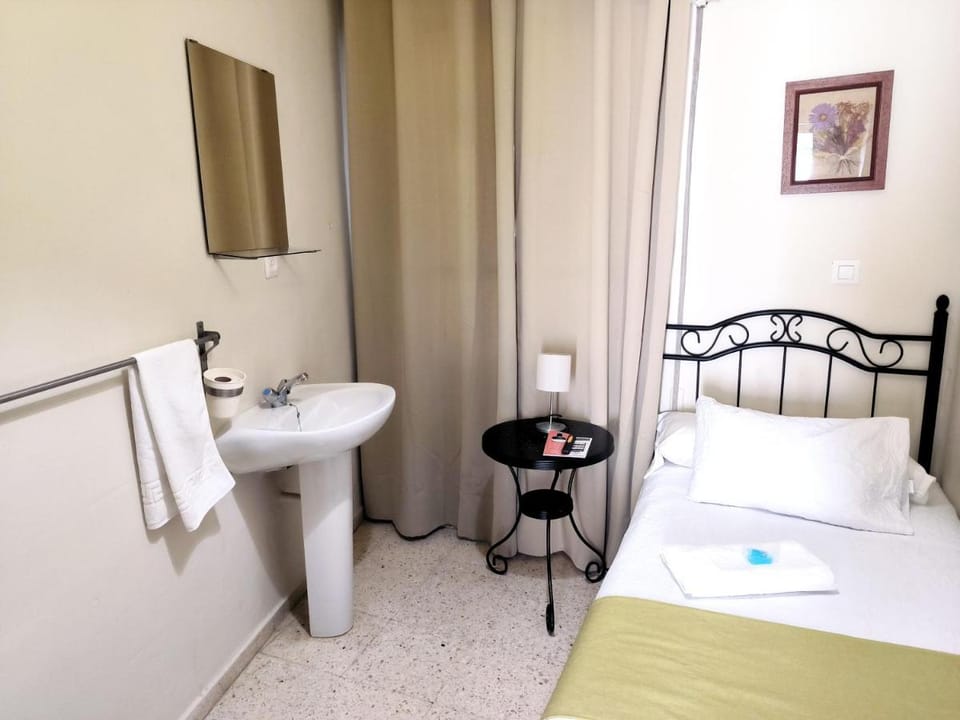 Pension Perez Montilla Bed and Breakfast in Seville