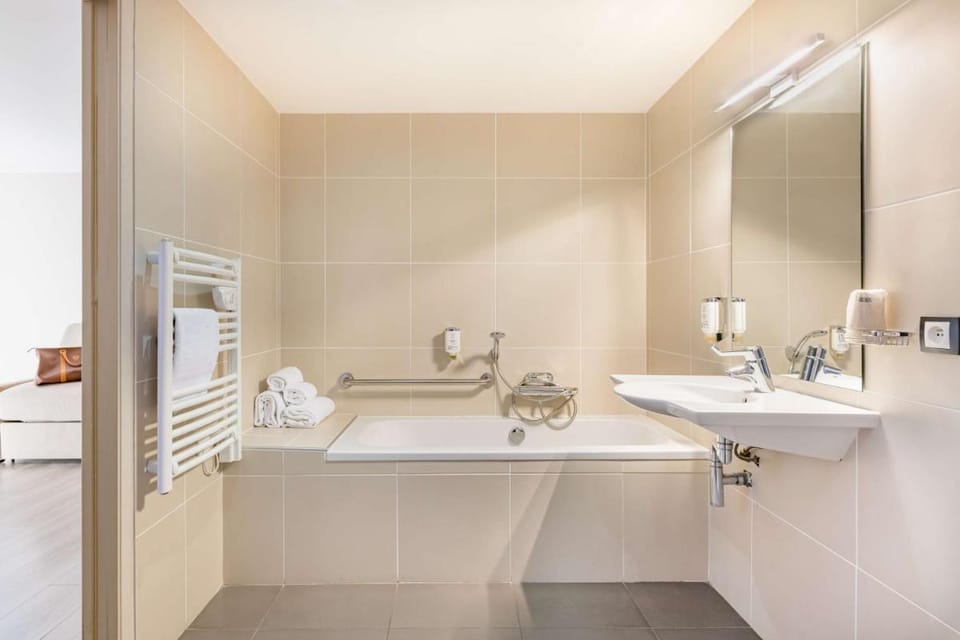 Hôtel des Barolles - Lyon Sud Brignais Hotel in Auvergne-Rhône-Alpes