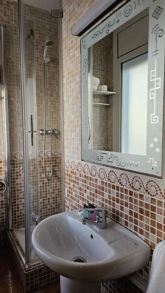 Hostal Rio De Castro Bed and Breakfast in Barcelona