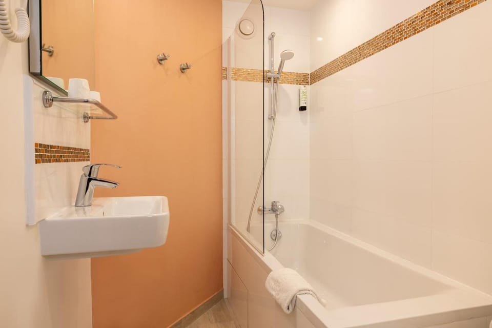 Paris Legendre Hotel in Paris