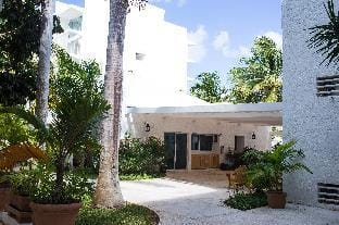 Las Gaviotas Hotel and Suites Apartment hotel in Cancun
