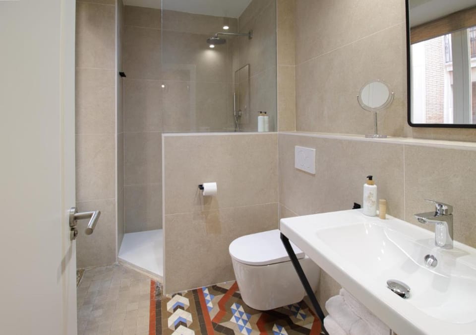 VALOLA Boutique Rooms Bed and Breakfast in Valencia
