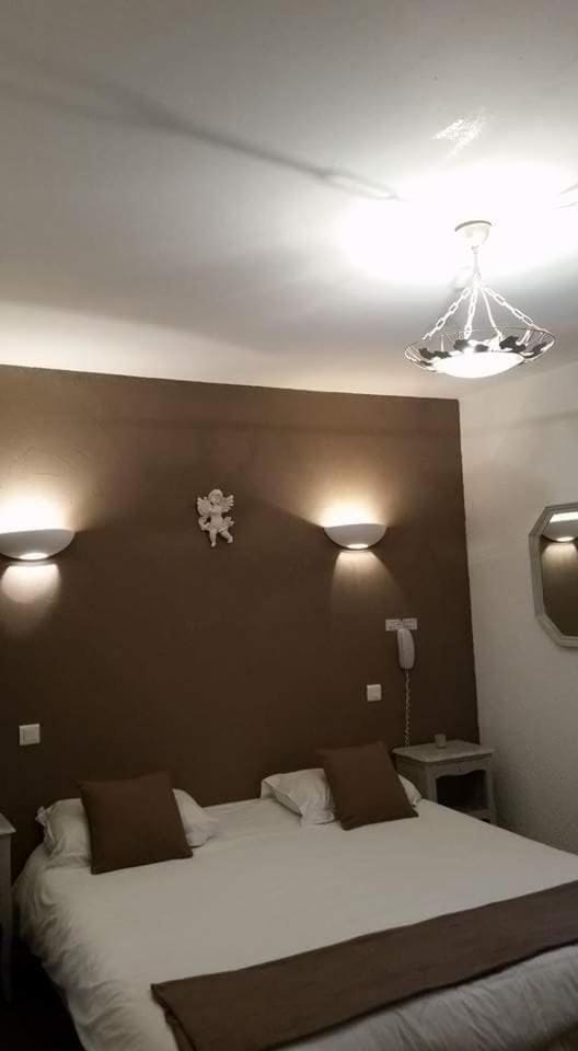 Le Petit Manoir Logis Hotel in Villeneuve-lès-Avignon