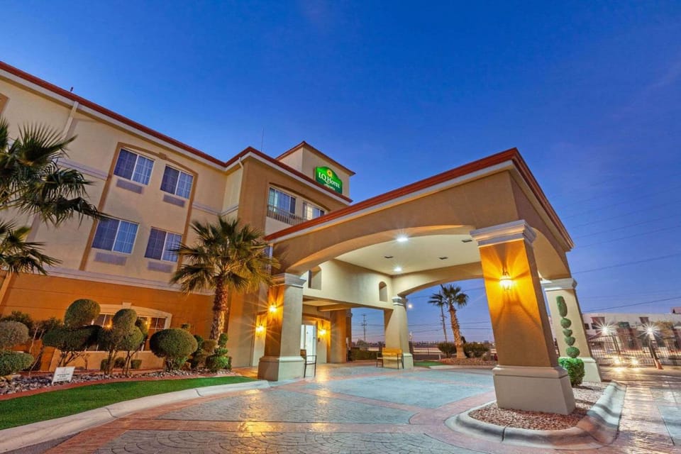 La Quinta Inn & Suites by Wyndham Cd Juarez Near US Consulate Hotel in Ciudad Juarez